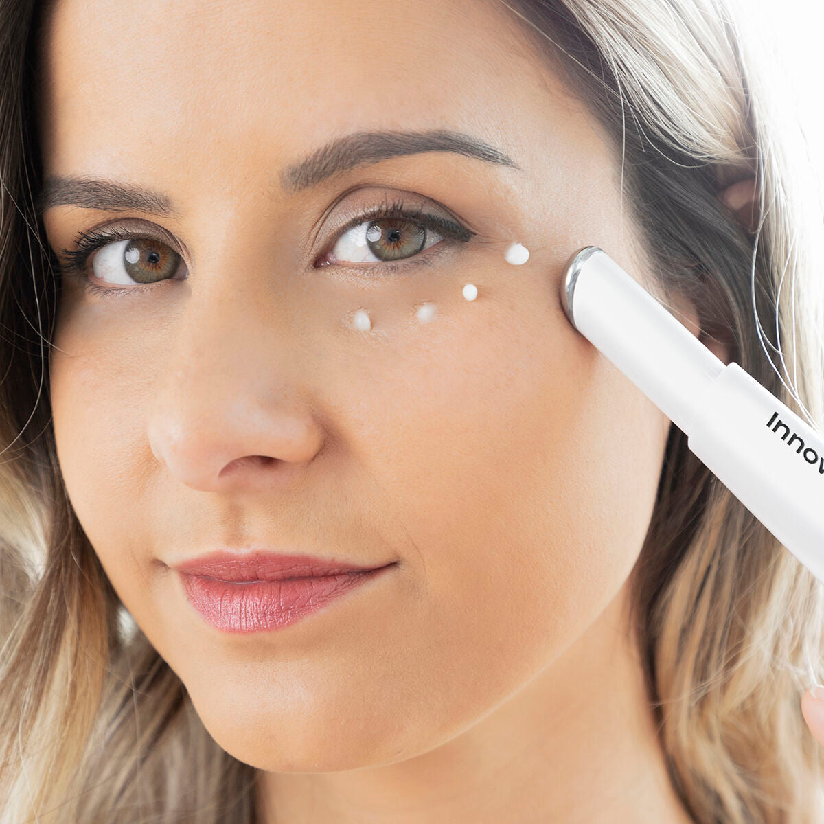 Innovagoods Anti-Ageing Eye Massager With Phototherapy, Thermotherapy And Vibration Therey Innovagoods